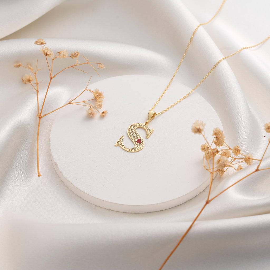 Chic & Personalized: Custom Gold Initial Pendant Necklace for Her