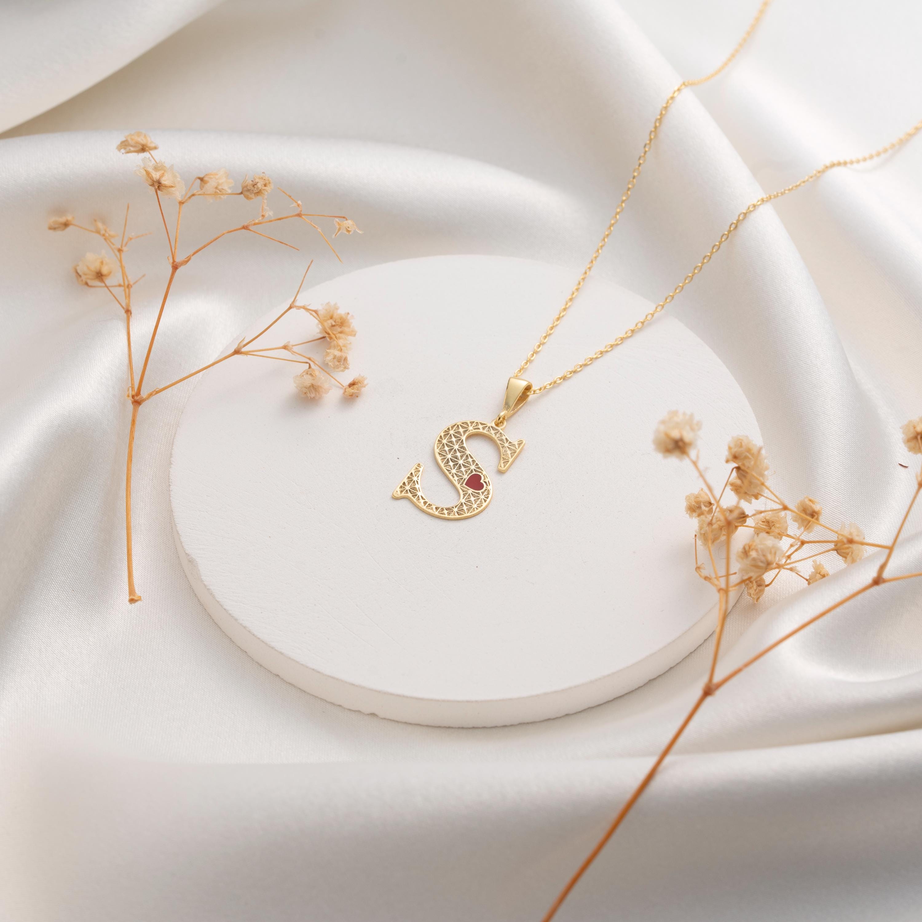 Chic & Personalized: Custom Gold Initial Pendant Necklace for Her