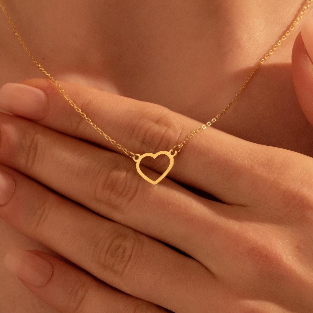 Chic Open Heart Necklace in Gold - Perfect Gift for Her